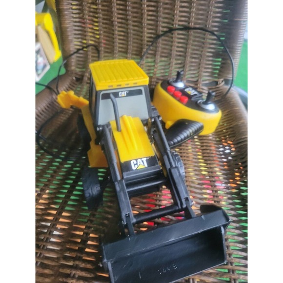Toy State Caterpillar Remote Control Backhoe - Picture 7 of 9